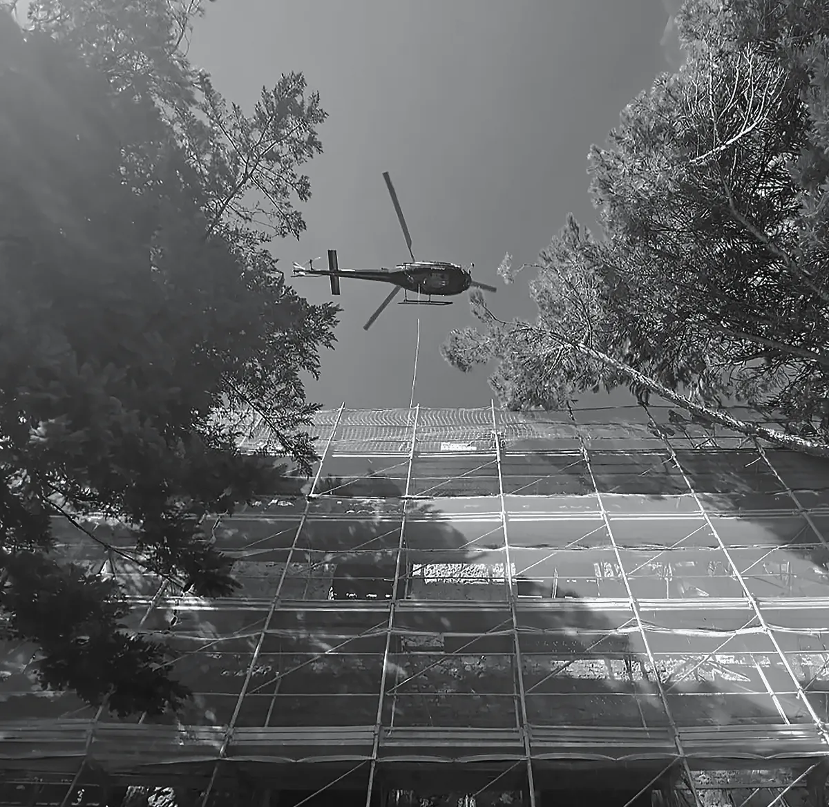 Movimentazione aerea con elicottero in cantiere in quota