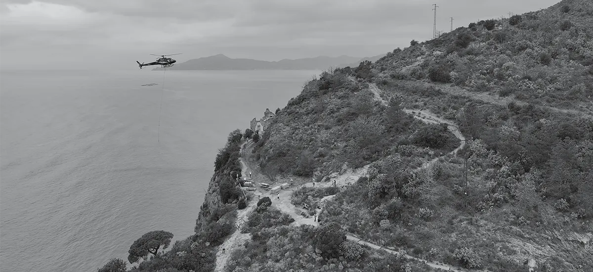 Movimentazione aerea con elicottero per restauro conservativo chiesa Sant'Anna Sestri Levante