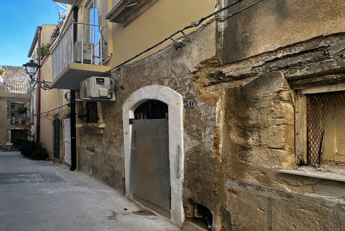UNITÀ IMMOBILIARE IN CENTRO STORICO - Gallery